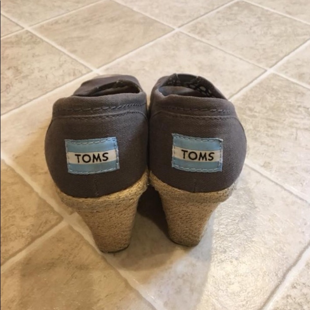Toms - Picture 3 of 4